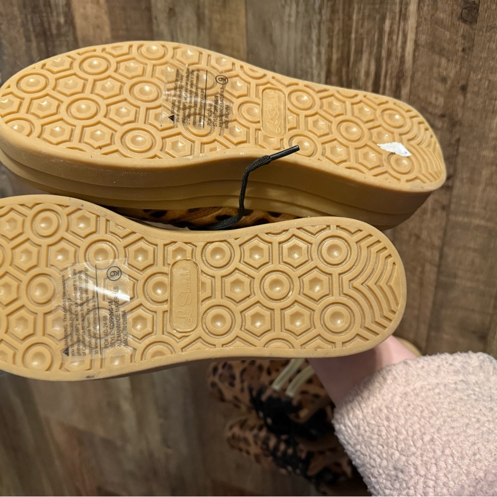 Leopard Print Women's Sneakers with Black Laces - Picture 3 of 4